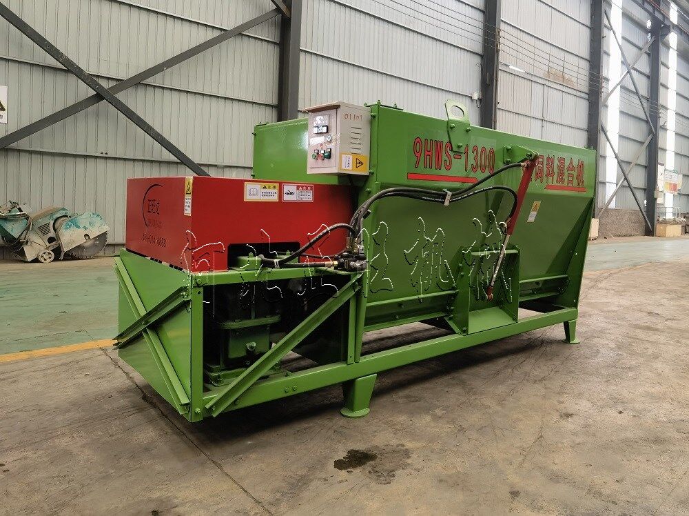 2方模塊化雙軸飼料攪拌機（自動液壓門）