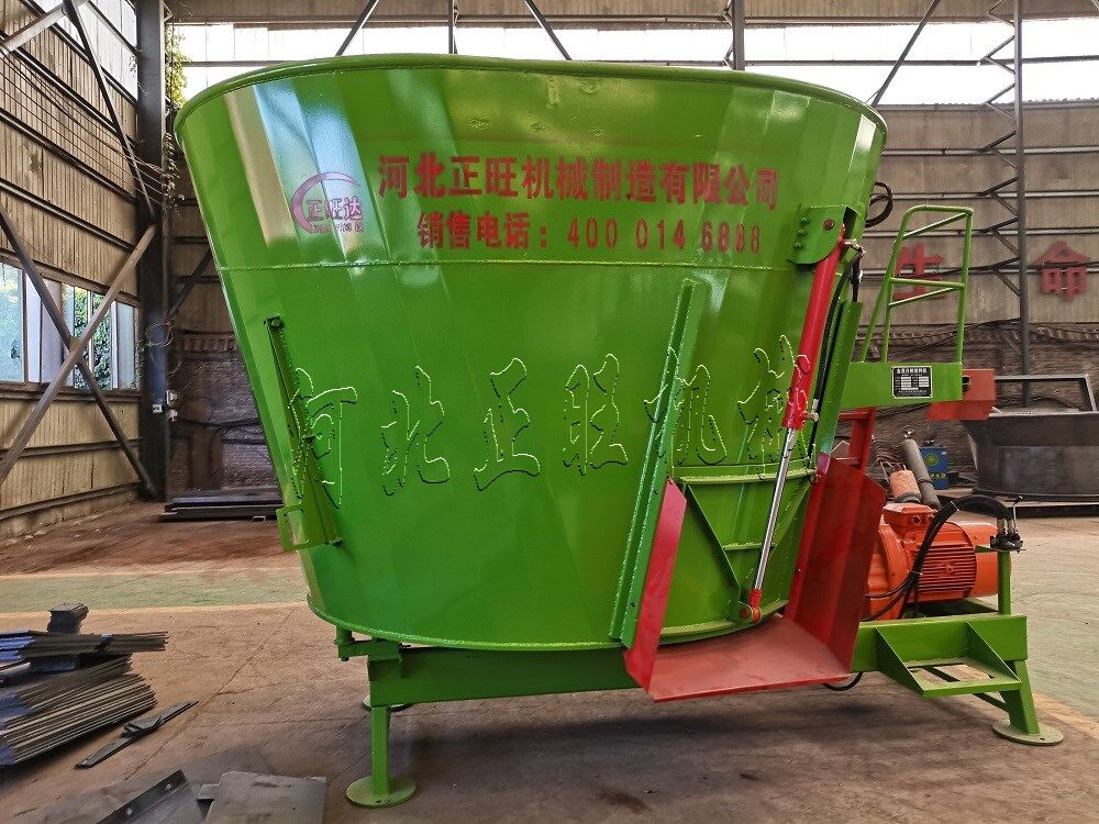 12方立式飼料攪拌機(jī)工作視頻