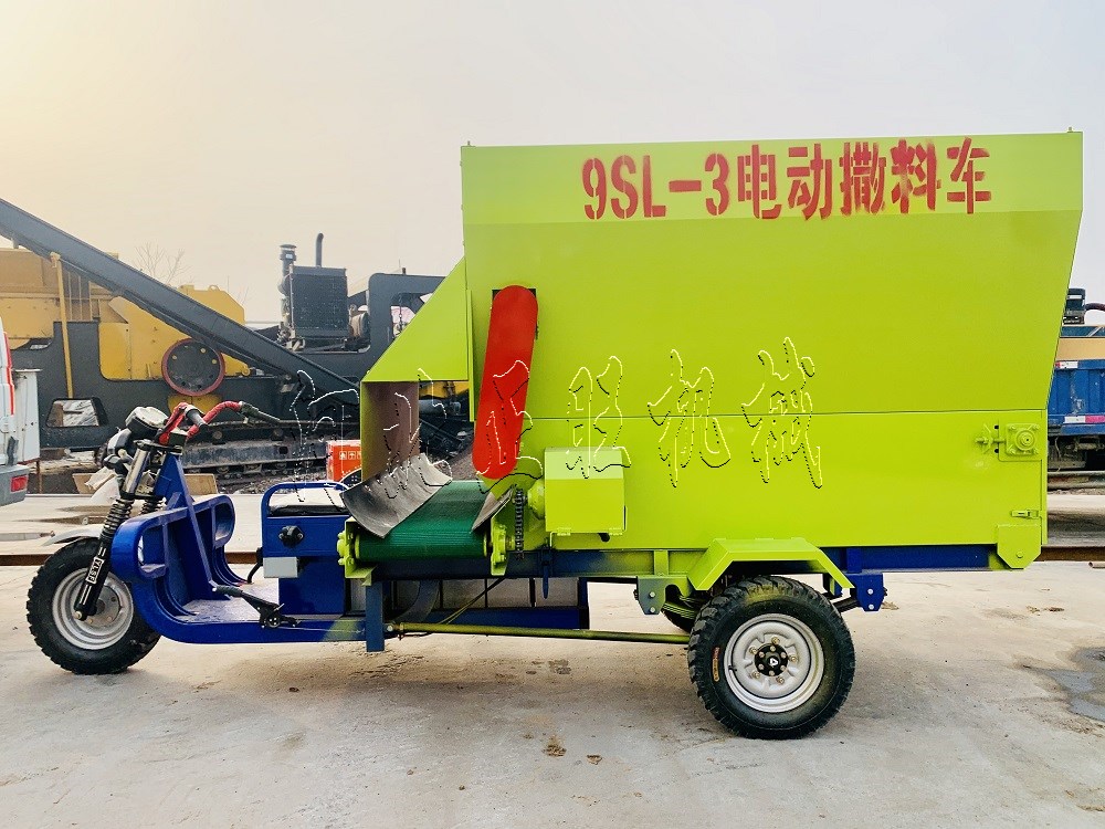 電動撒料車的優(yōu)點特性有哪些？