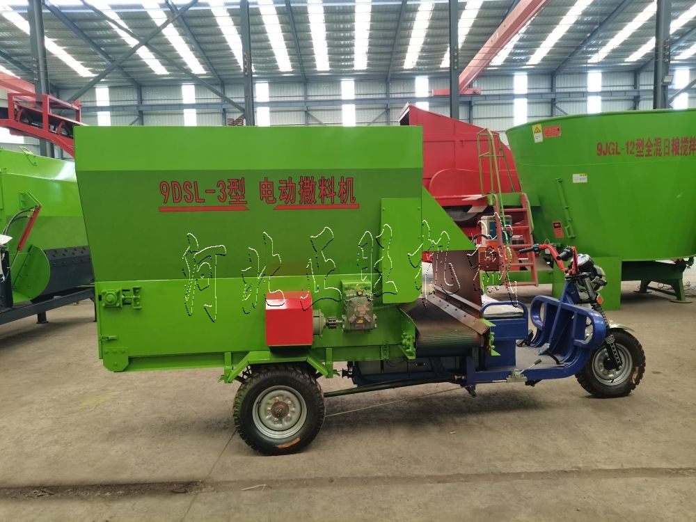 廠家簡述撒料車的主要功能